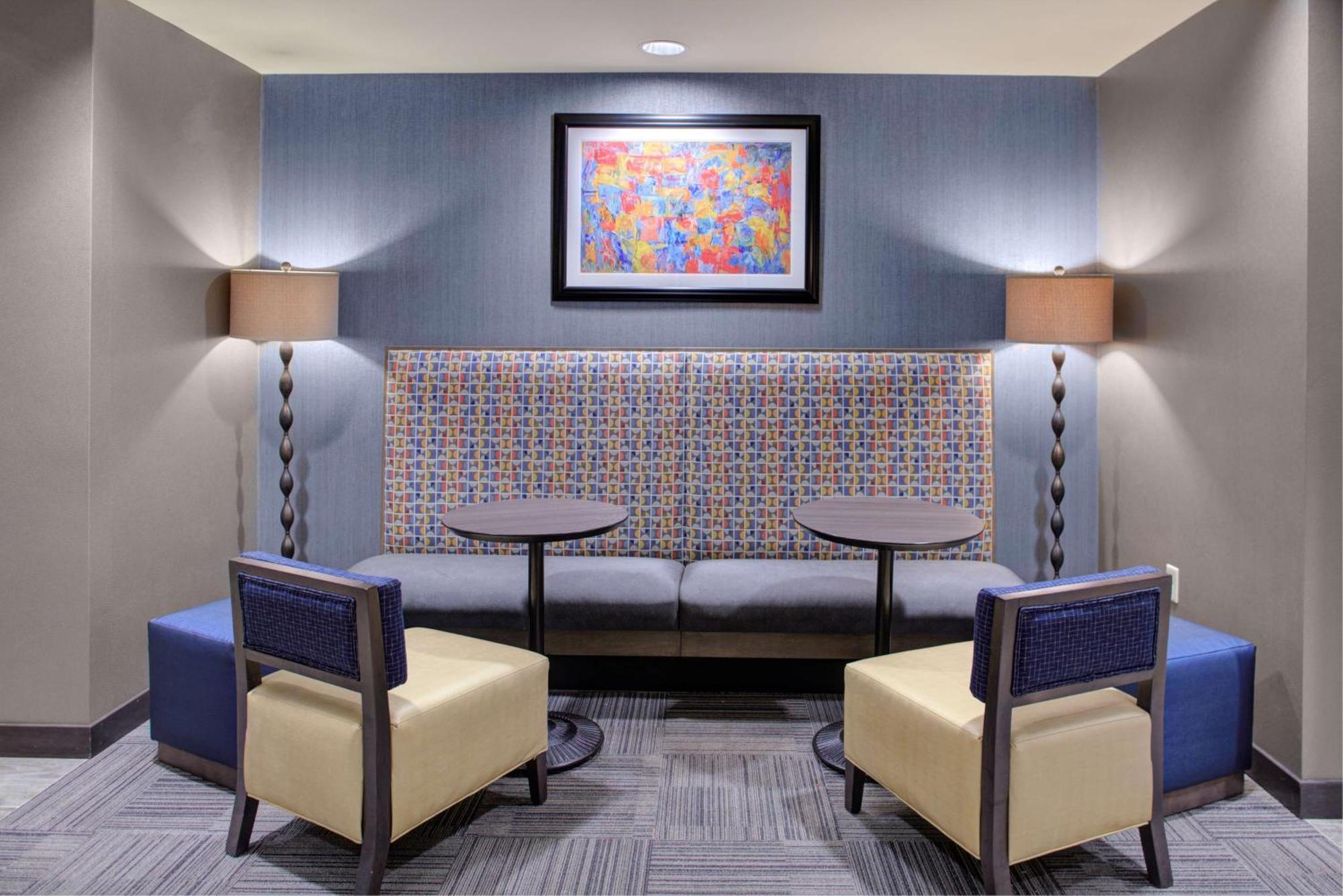 Hampton & Scioto Downs Hotel