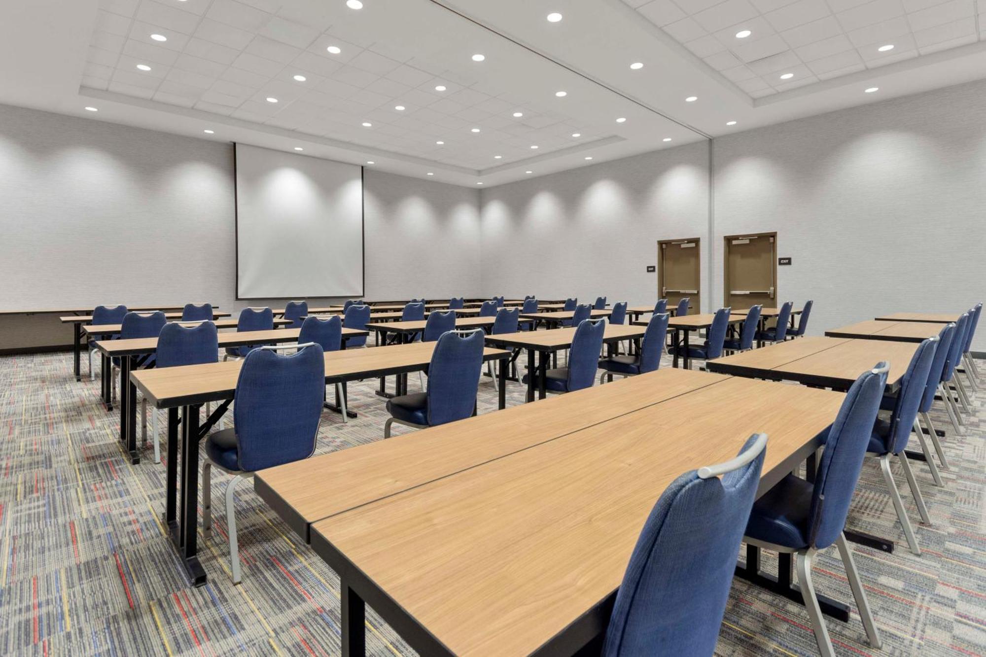 Hampton & Scioto Downs Hotel 3*
